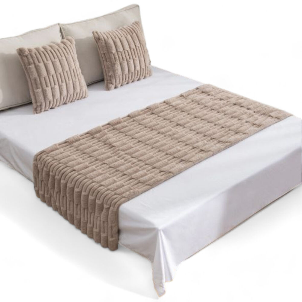 Piecera Texturizada Peludita De 2 Plazas O King Medida 70cm X 210cm Mas 2 Fundas Color Café image number 0.0