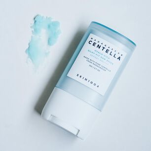 Madagascar Centella Hyalu-cica Silky-fit Sun Stick Spf50+ Pa++++ (skin1004) - 20gr Protector Solar En Barra Pieles Sensibles Con &Aacute;cido Hialur&oacute;nico Y 
