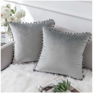 Pack De 02 Fundas De Coj&iacute;n De Terciopelo Con Pompon 45x45 Gris