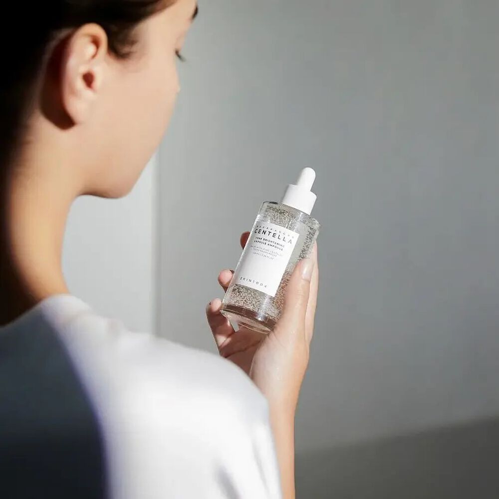 Madagascar Centella Tone Brightening Capsule Ampoule (skin1004) - 30ml Serum Calmante Y Aclarante Con 77% Centella Y 4% Niacinamida image number 2.0