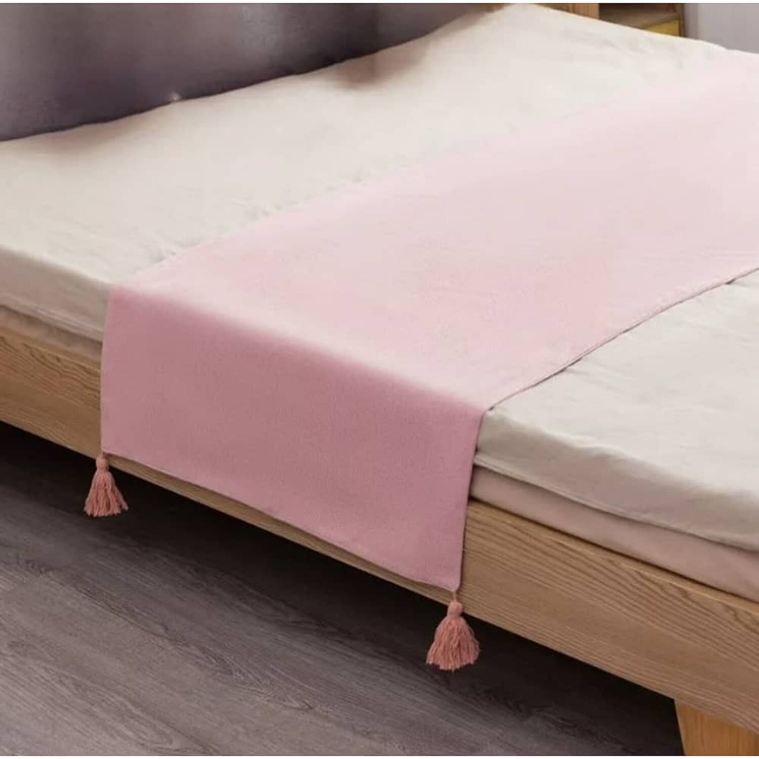 Piecera De Lino Con Pompones Medida 70x210cm King -2 Plazas. Rosado image number 0.0