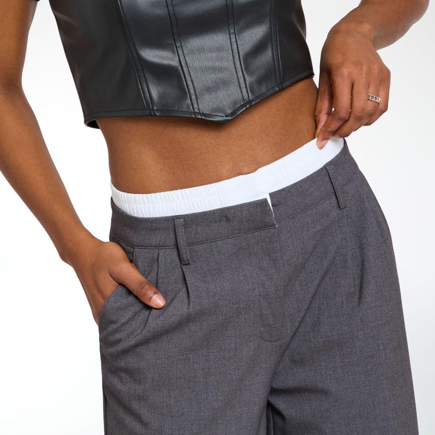 Pantal&oacute;n Sastrero Doble Pretina Tiro Medio Relax Mujer Rolly Go image number 4.0