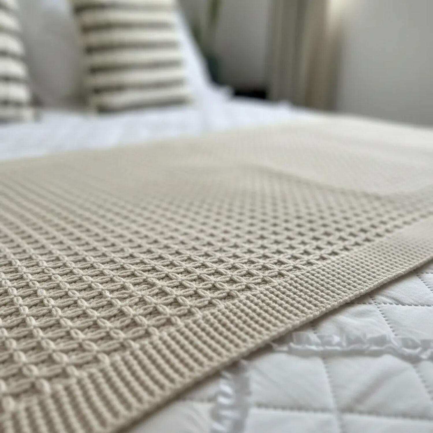 Set Piecera Tejida Beige + 2 Fundas De Coj&iacute;n 45 45 Cm image number 3.0