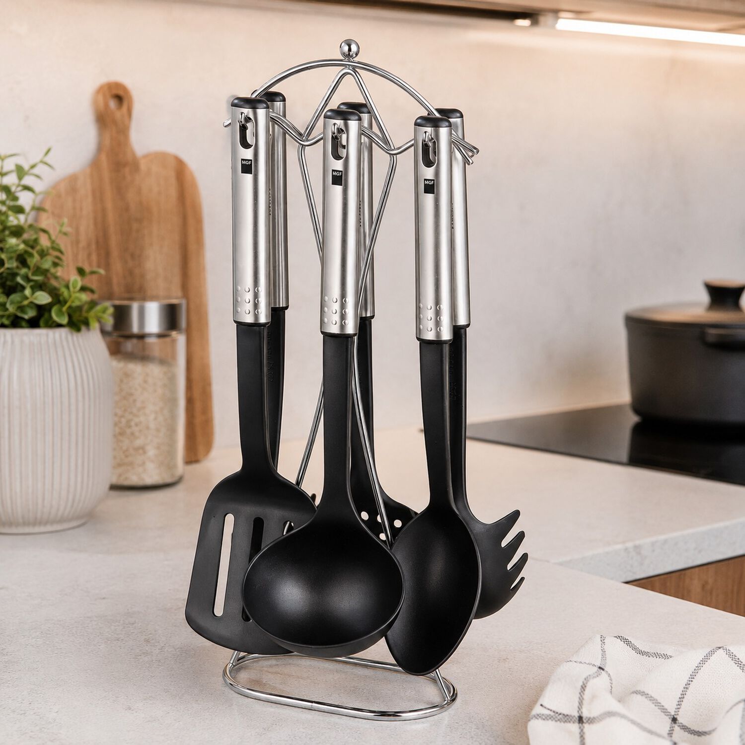 Set De Utensilios De Cocina 7 Piezas Modelo Maid Marca Magefesa Color Negro Y Cromado image number 0.0