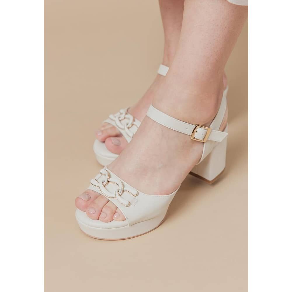 Sandalia Ritta Beige image number 0.0