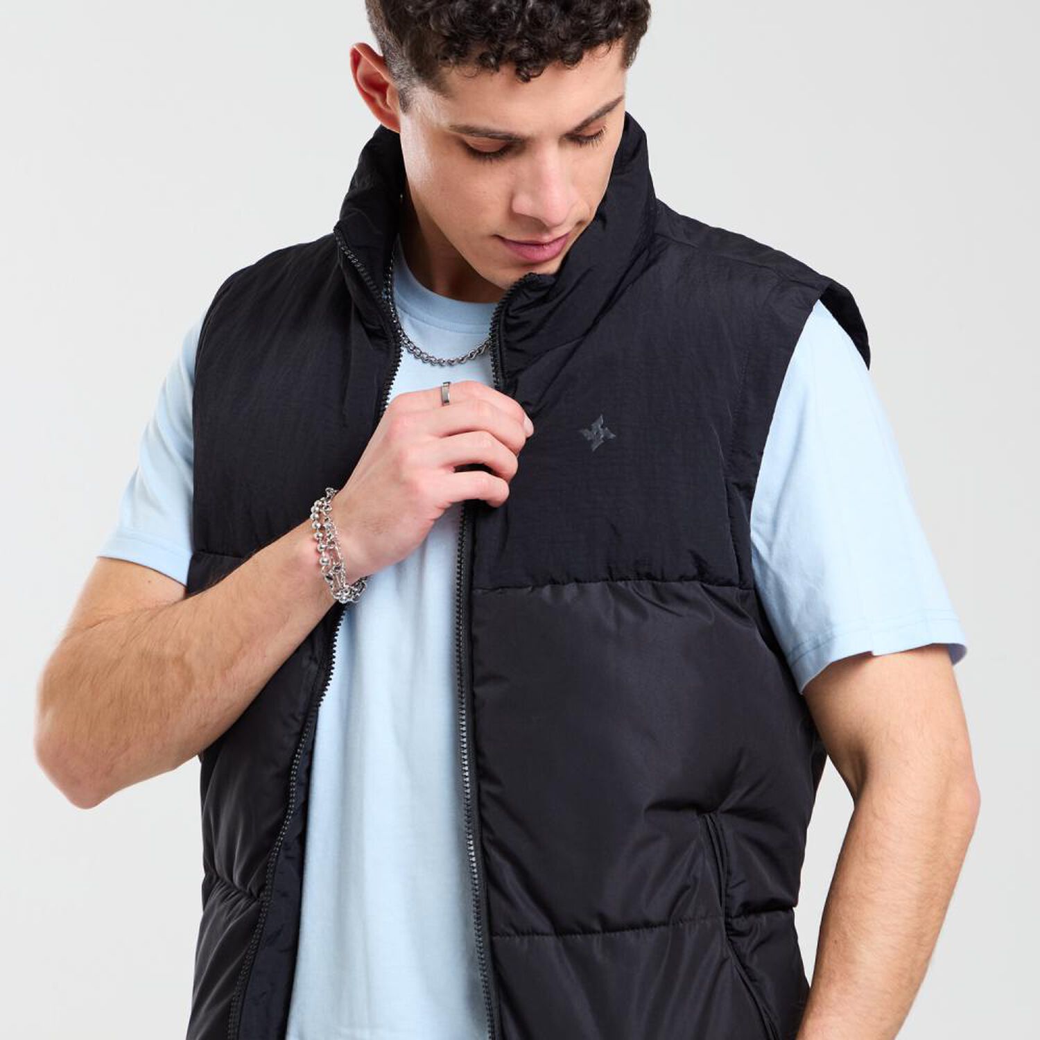 Parka Lisa Slim Sin Mangas Cuello Alto Hombre Skuad image number 4.0