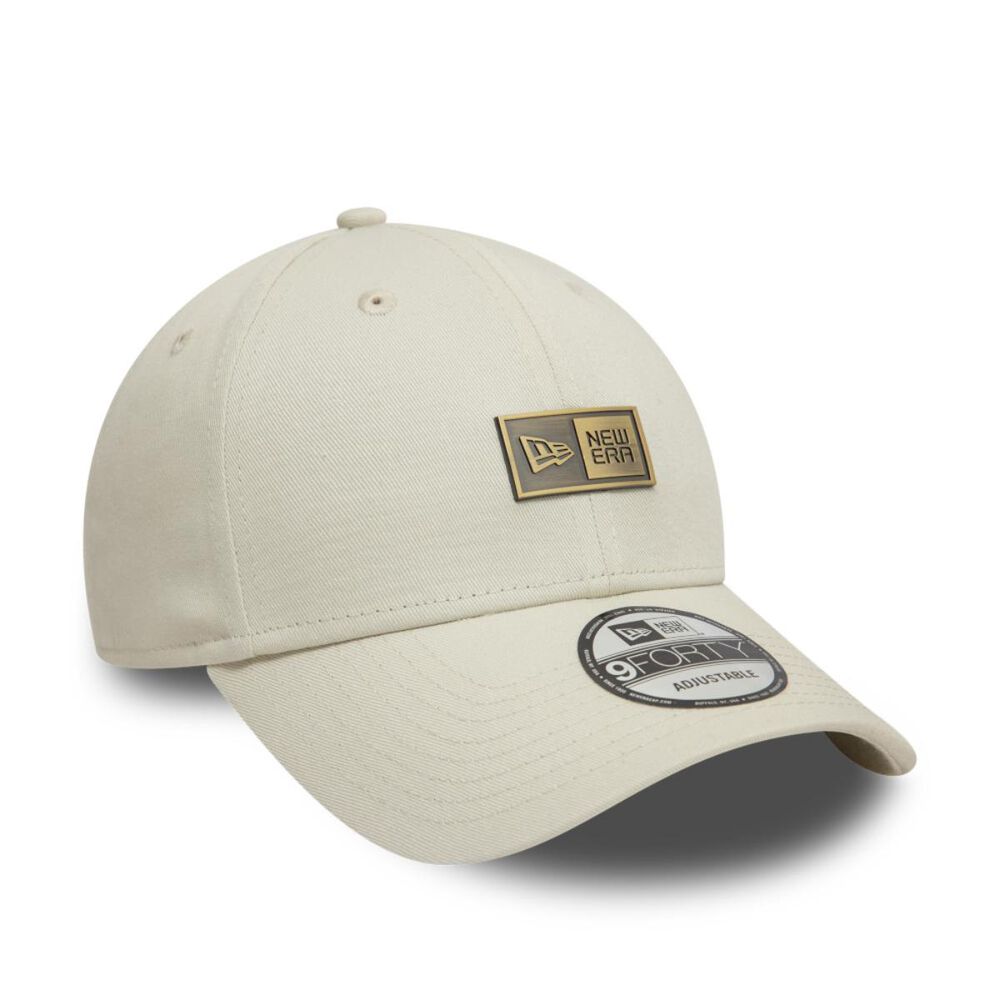 Gorra 9forty New Era Metal Badge Light Beige image number 1.0
