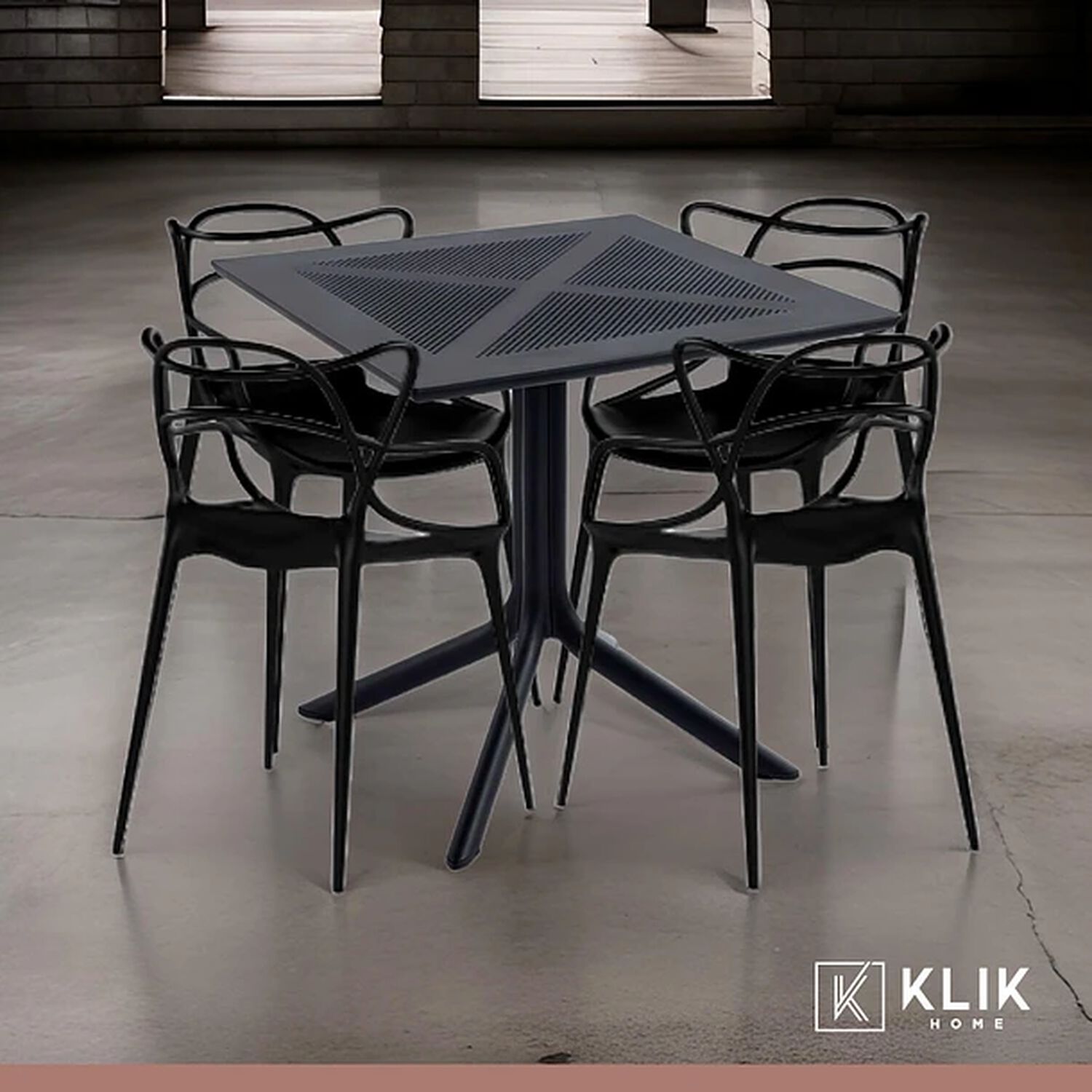 Mesa Restaurant 80x80 Polipropileno + 4 Sillas Master Negras image number 1.0
