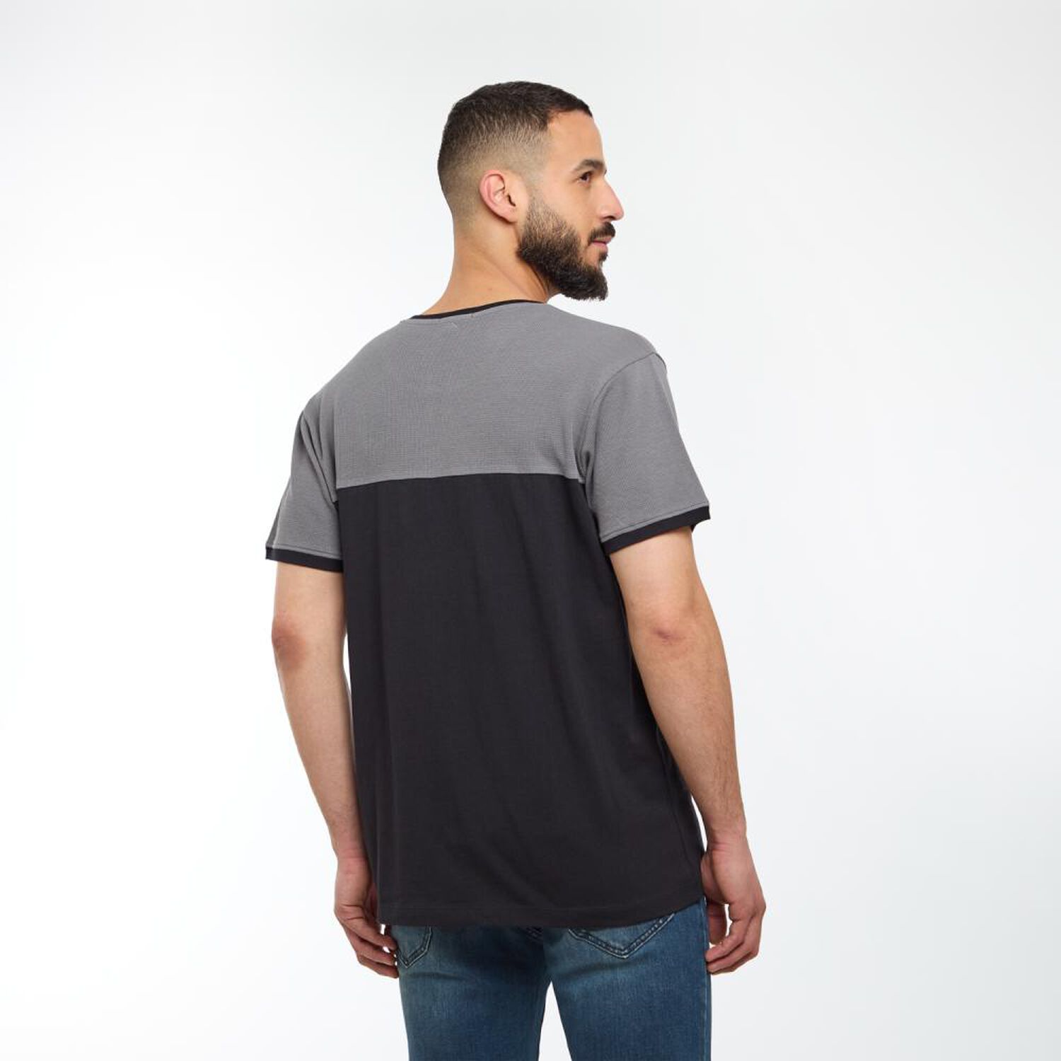 Polera Regular Manga Corta Cuello V Hombre Az Black image number 3.0