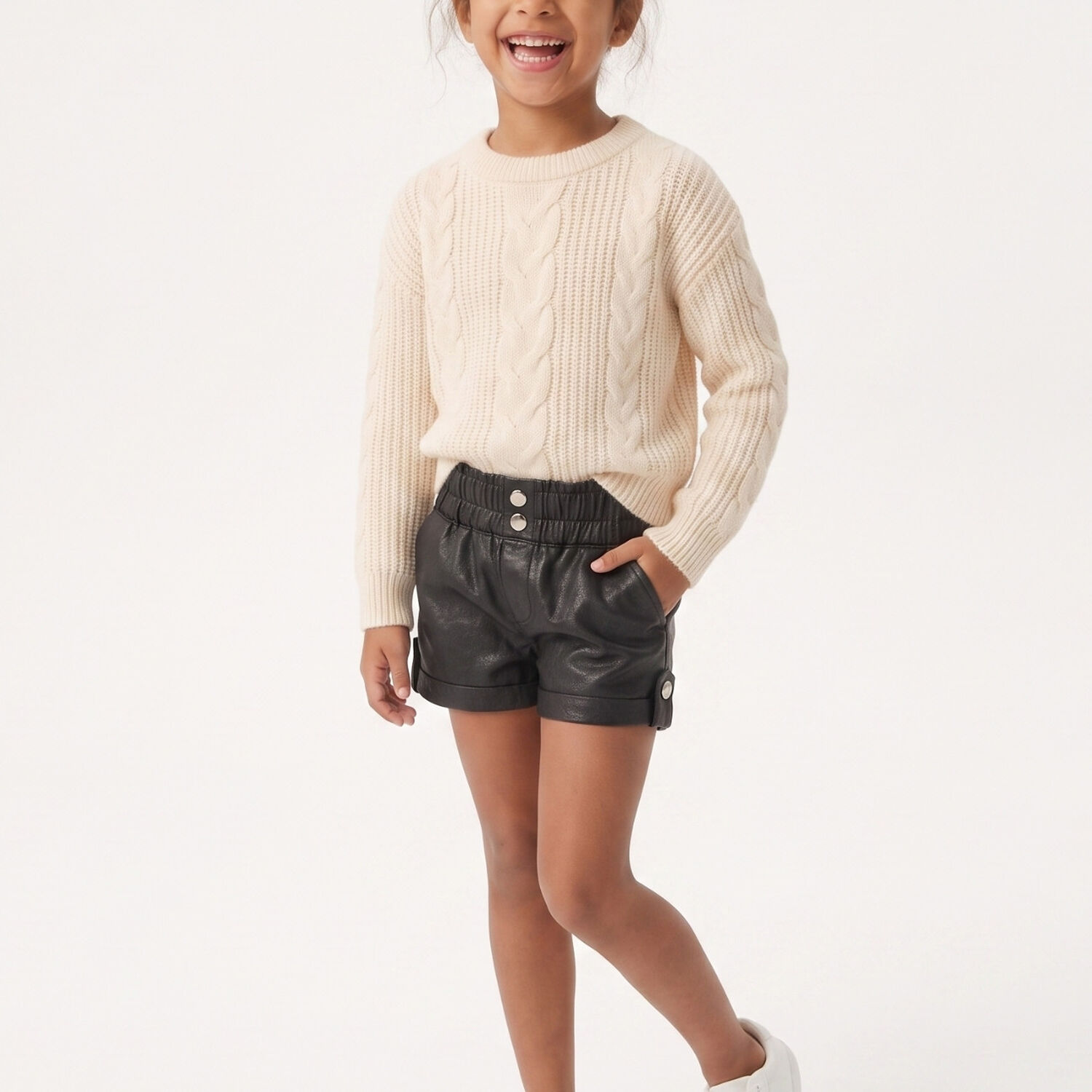 Short Ecocuero Ni&ntilde;a Cuerina Efecto Cuero Negro Moda image number 2.0