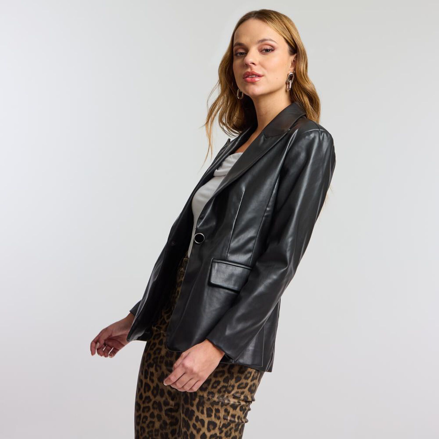 Blazer Ecocuero Cuello Solapa Mujer Kimera image number 2.0