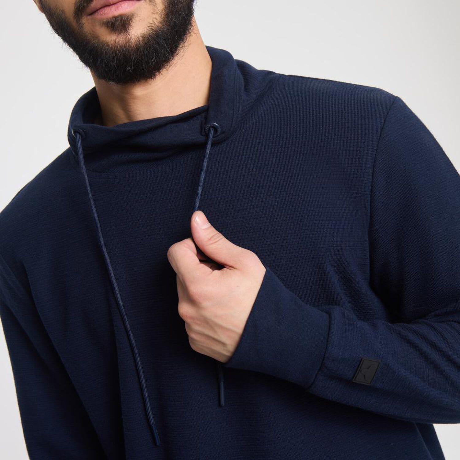 Poler&oacute;n Liso Slim Cuello Alto Hombre Az Black image number 4.0