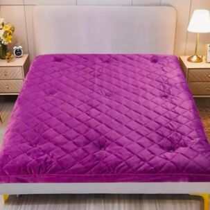 Cubre Colch&oacute;n Plush Acolchado 2 Plazas Morado
