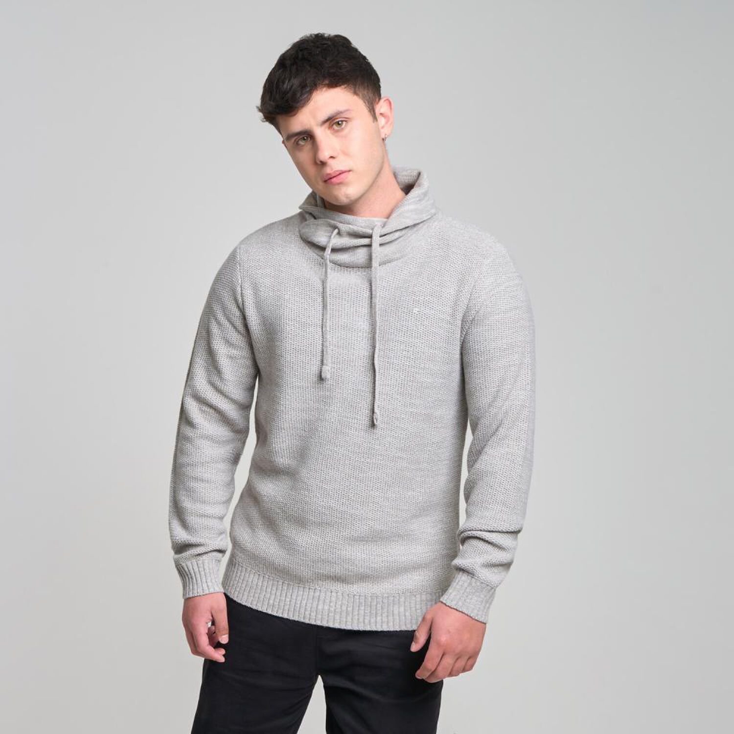 Sweater Liso Manga Larga Cuello Alto Con Cacpuha Hombre Skuad image number 0.0