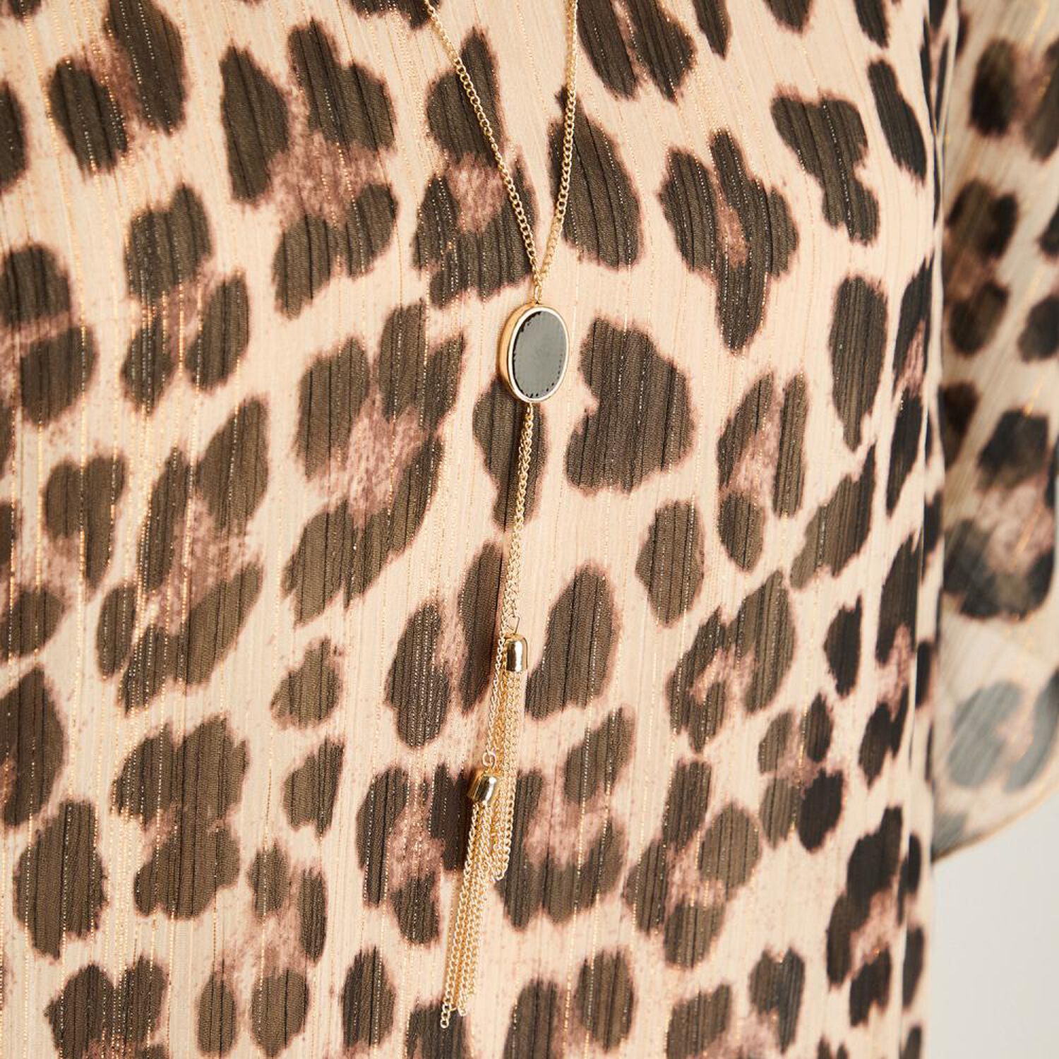 Blusa Tipo Poncho Peto Interior Manga Corta Cuello Redondo Mujer Lorenzo Di Pontti image number 3.0