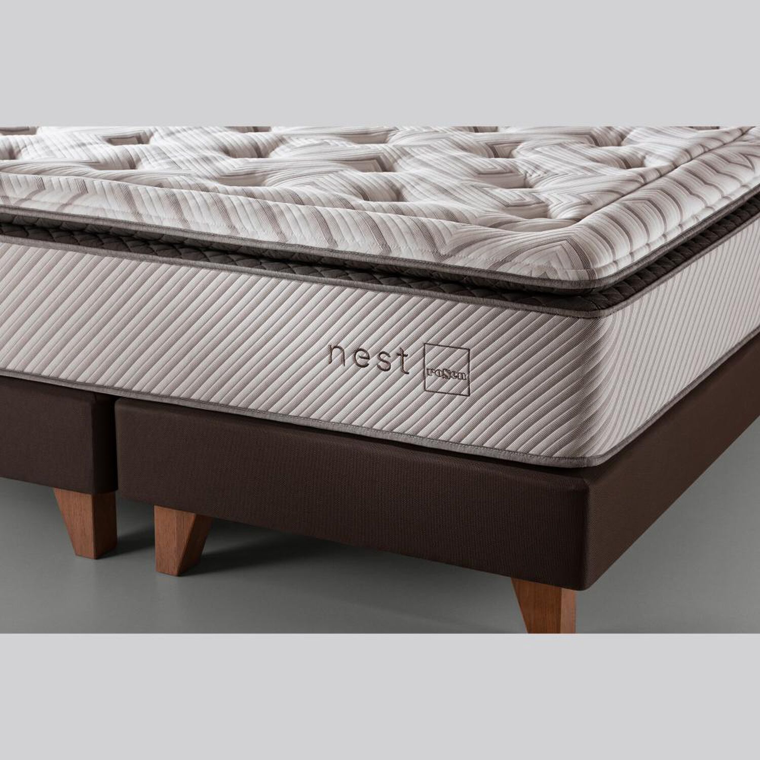 Cama Europea Rosen Nest / 2 Plazas / Base Dividida + Set De Maderas Nolita Chocolate image number 2.0