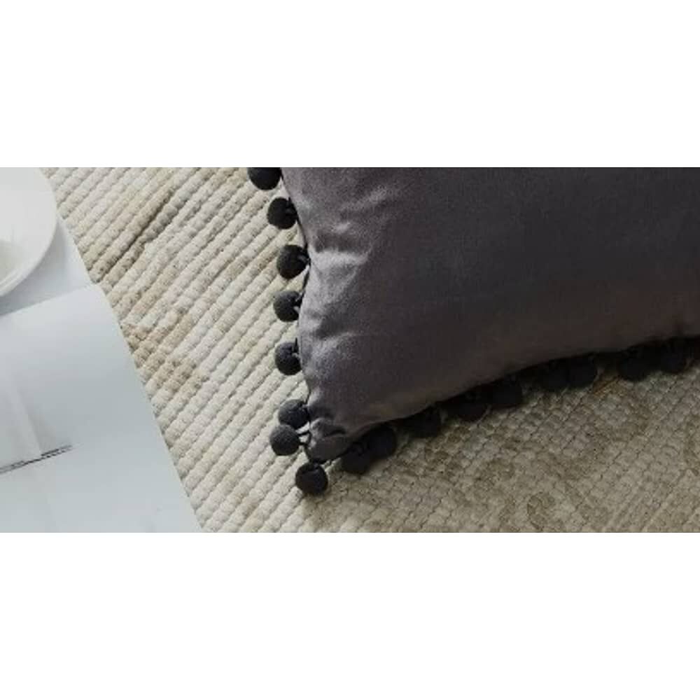 Funda De Cojines Con Pompones. Medida 45x45. Terciopelo. Gris Oscuro image number 2.0