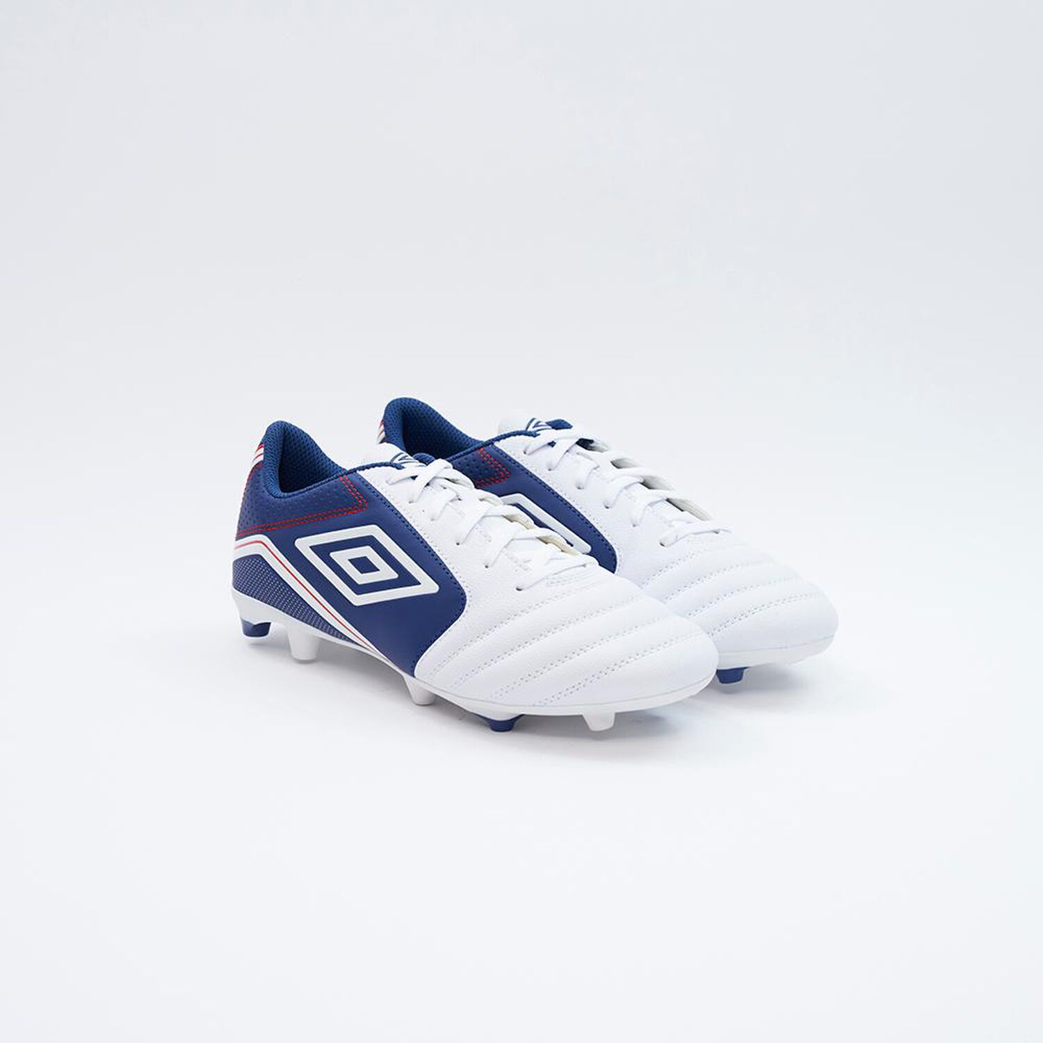 Zapato De F&uacute;tbol Hombre Umbro Classico Blanco image number 0.0
