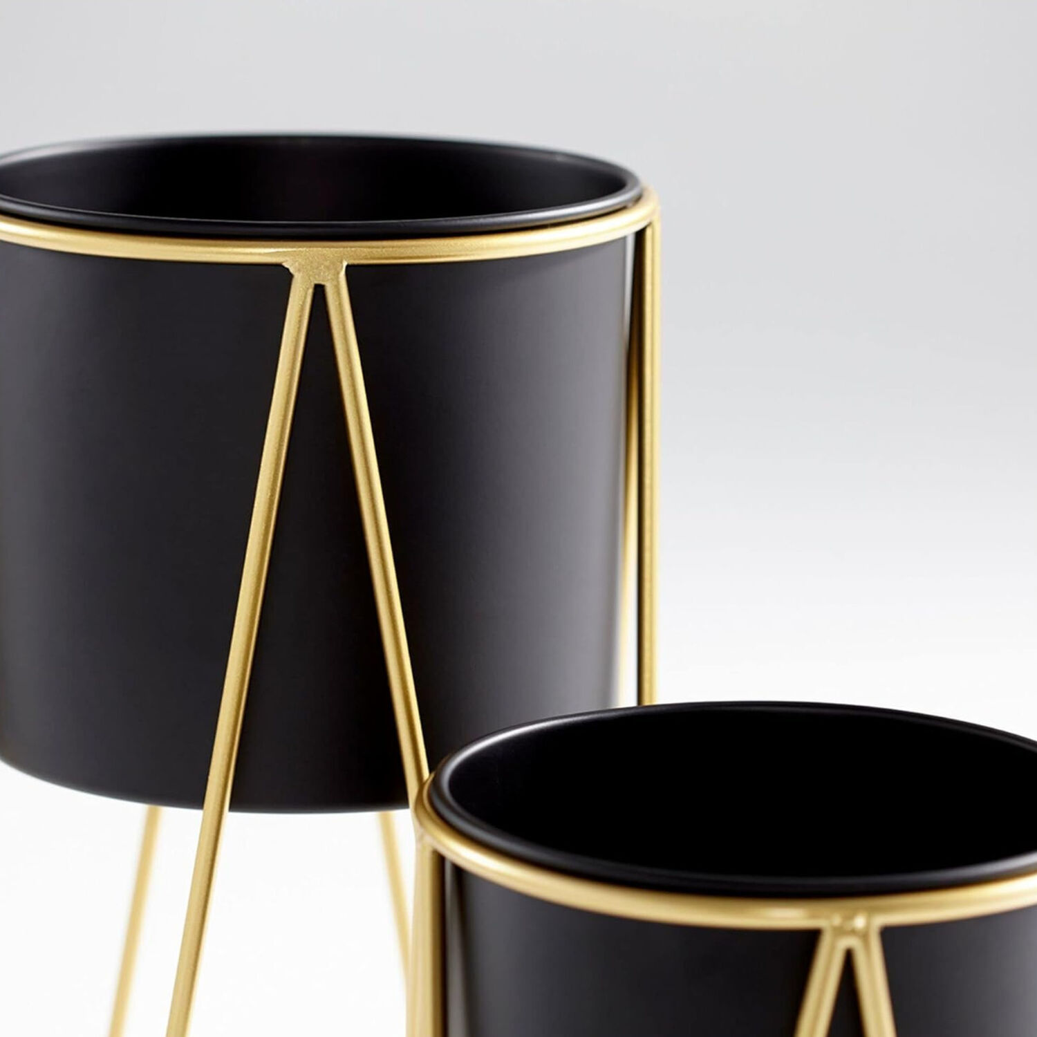 Set 2 Porta Maceteros Pedestal Maceta Plantas Negro Dorados image number 1.0