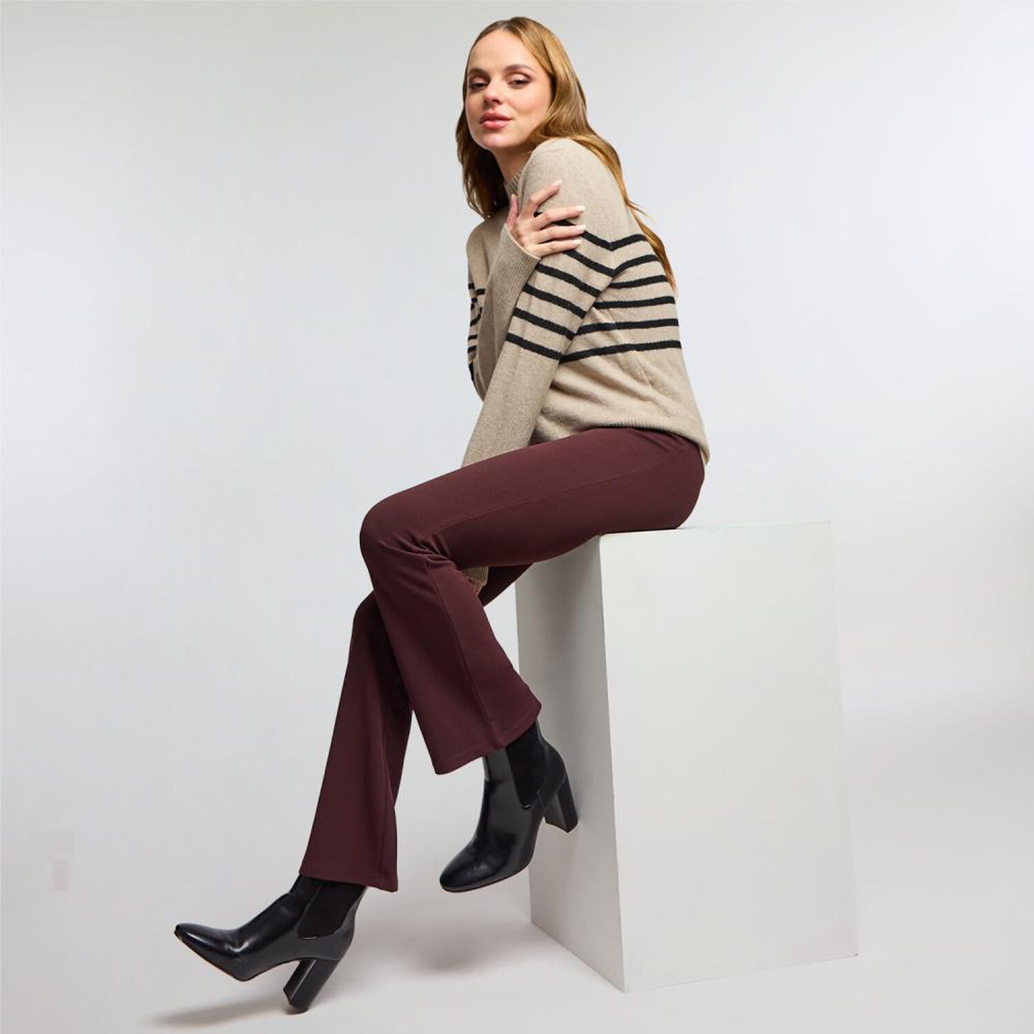 Pantal&oacute;n Leggings Tiro Alto Flare Mujer Kimera image number 1.0