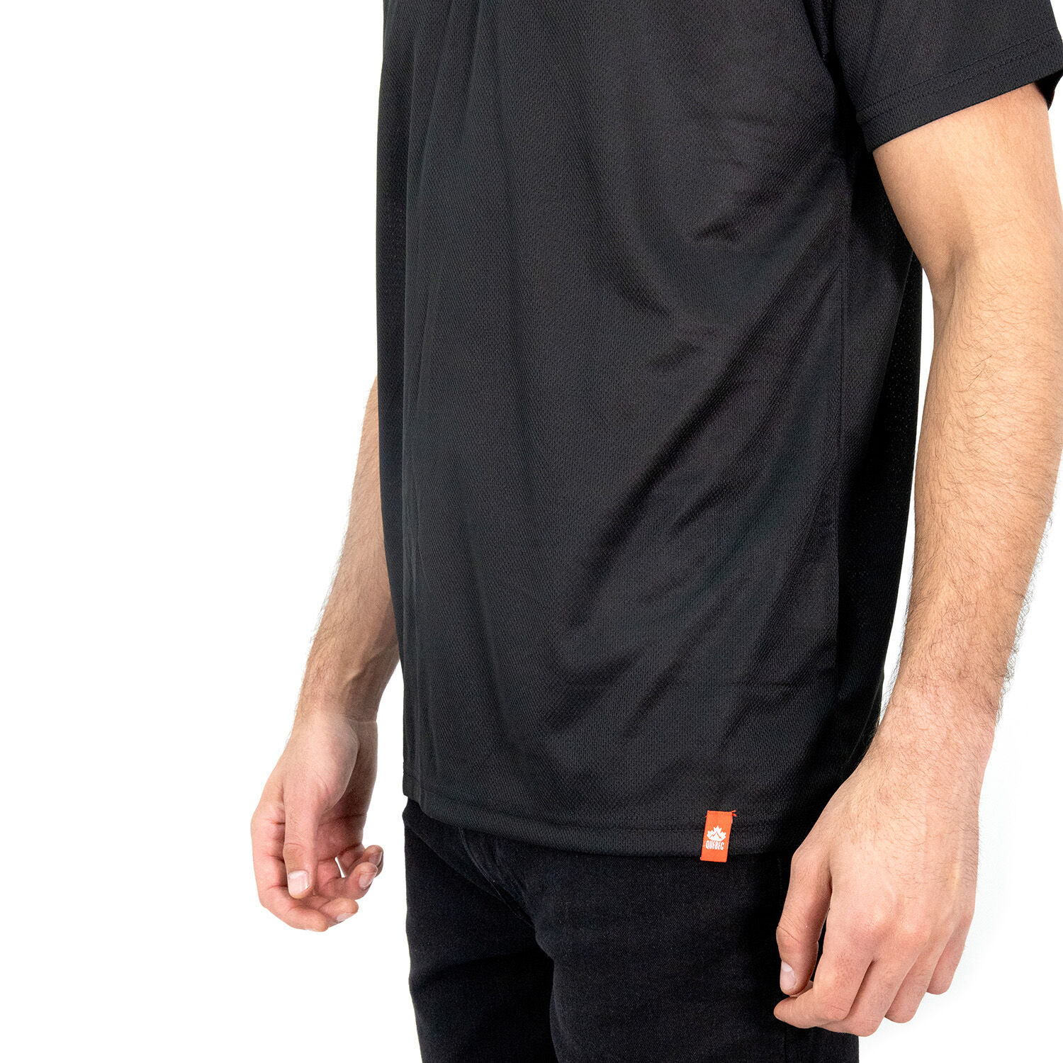 Polera Cooldry Quebec Manga Corta Negro image number 4.0