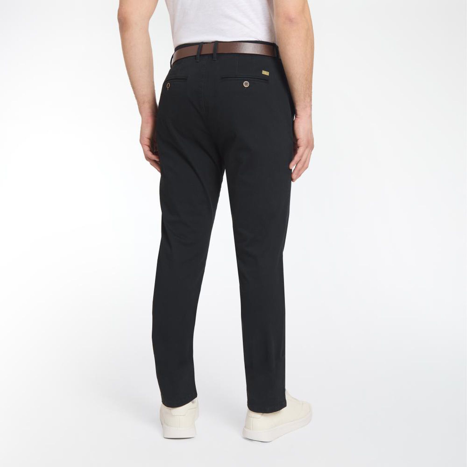Pantal&oacute;n Liso Tiro Medio Slim Hombre Az Black image number 3.0