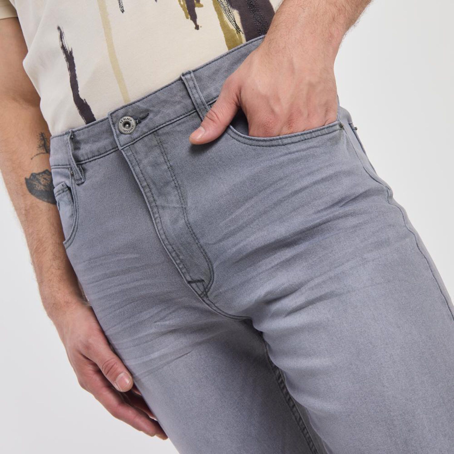 Jeans Tiro Medio Regular Slim Hombre Az Black image number 4.0