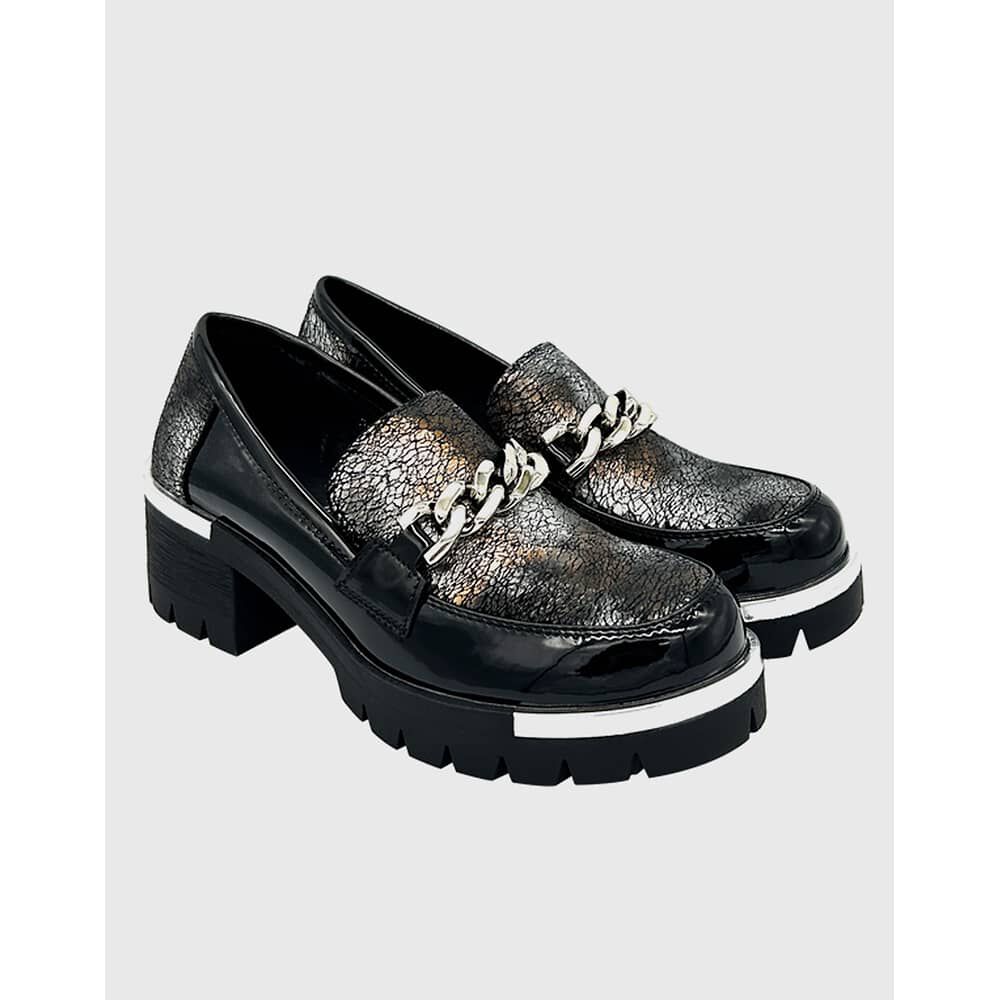 Mocasin Para Mujer Con Taco Y Cadena Negro image number 2.0