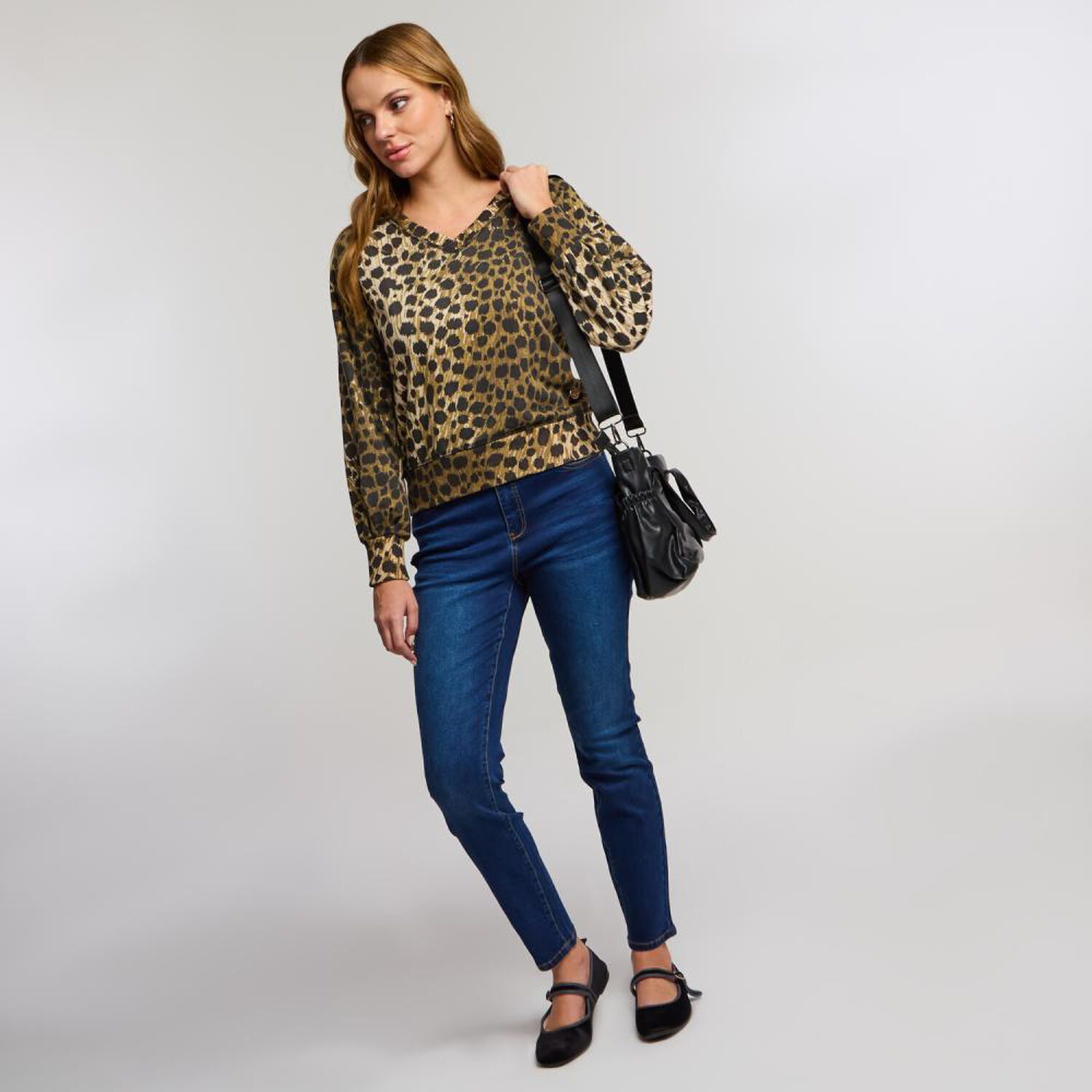 Poler&oacute;n Estampado Leopardo Cuello V Mujer Kimera image number 1.0