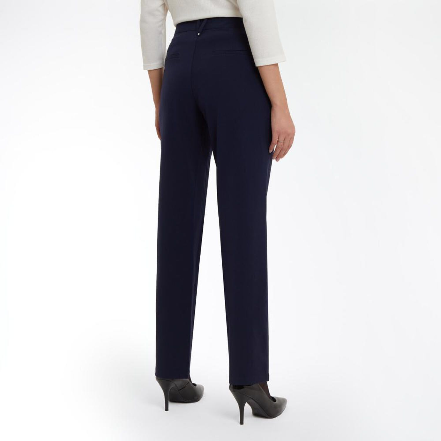 Pantal&oacute;n Cl&aacute;sico Con Bolsillos Tiro Medio Regular Mujer Lesage image number 3.0