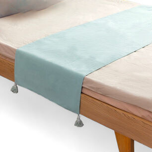 Piecera Para Cama 2 Plaza O King En Lino Con Pompones 70cm X 210cm Color Menta