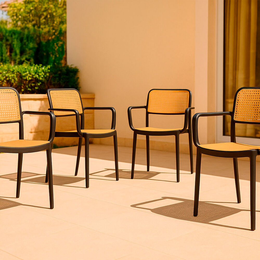 Set 4 Sillas Terraza Plástica Cairo Con Apoyabrazos Negra image number 1.0