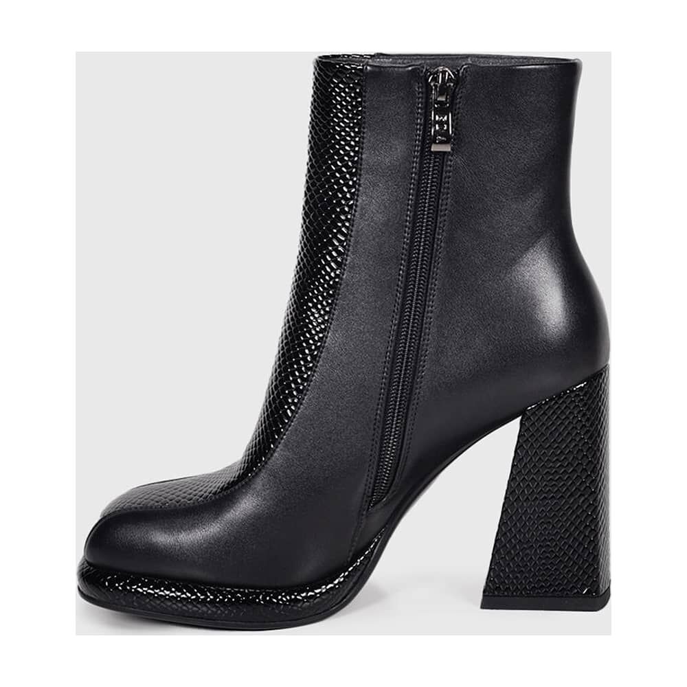 Bot&iacute;n Moriel Negro image number 4.0