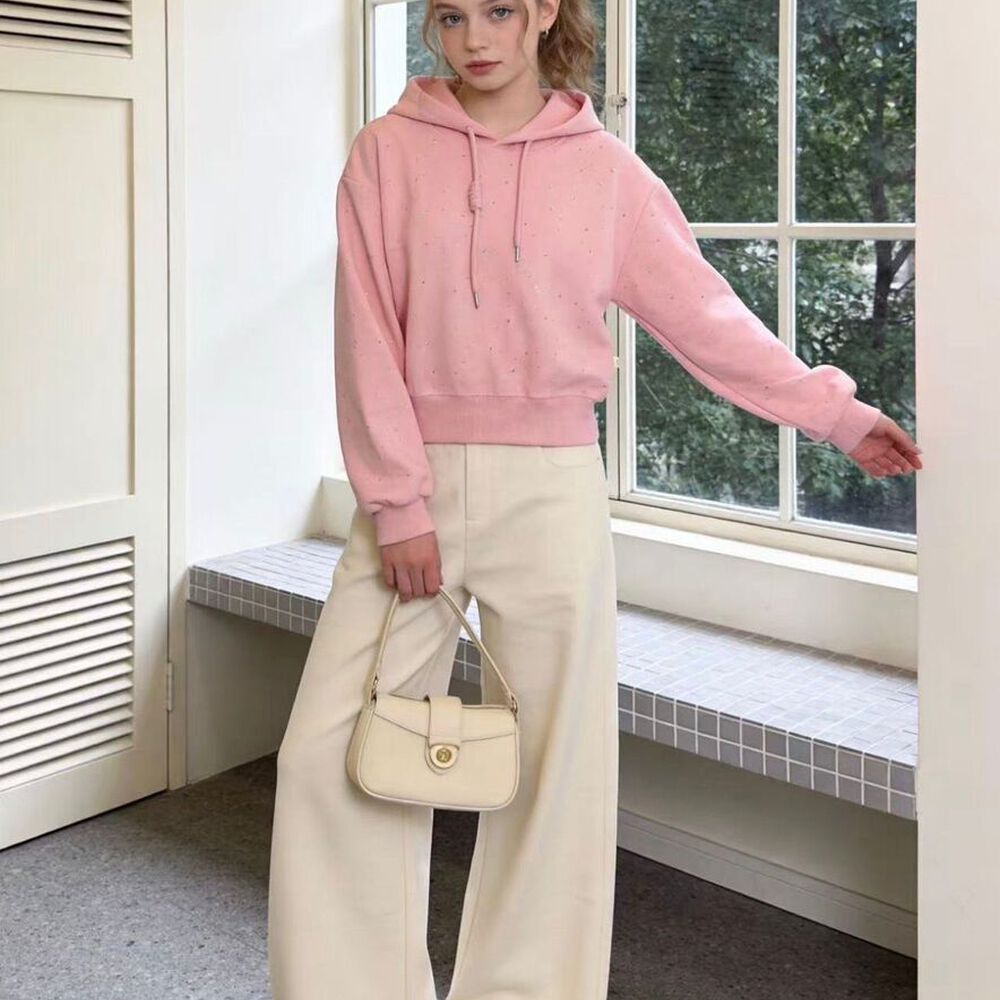 Poler&oacute;n Crop Juvenil Con Capucha Dise&ntilde;os Brillantes image number 1.0