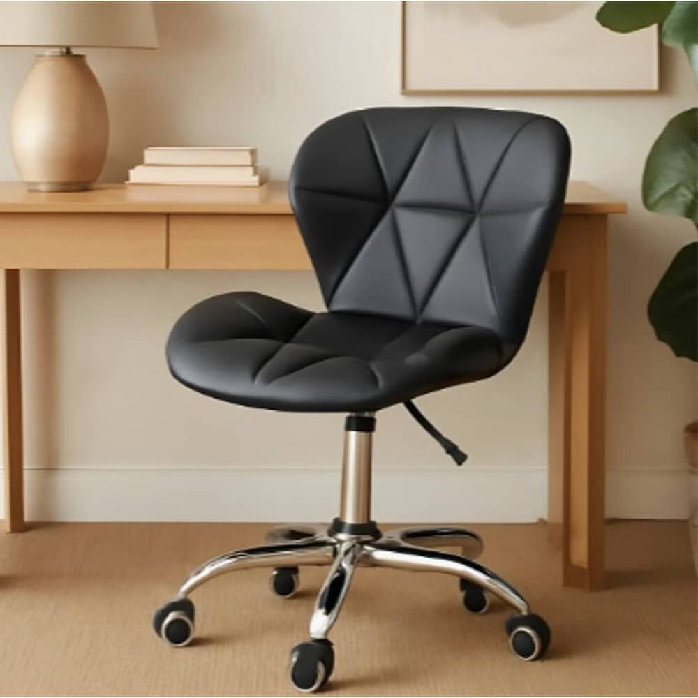 Silla De Escritorio Mariposa Giratoria Acolchada Color Negro image number 0.0