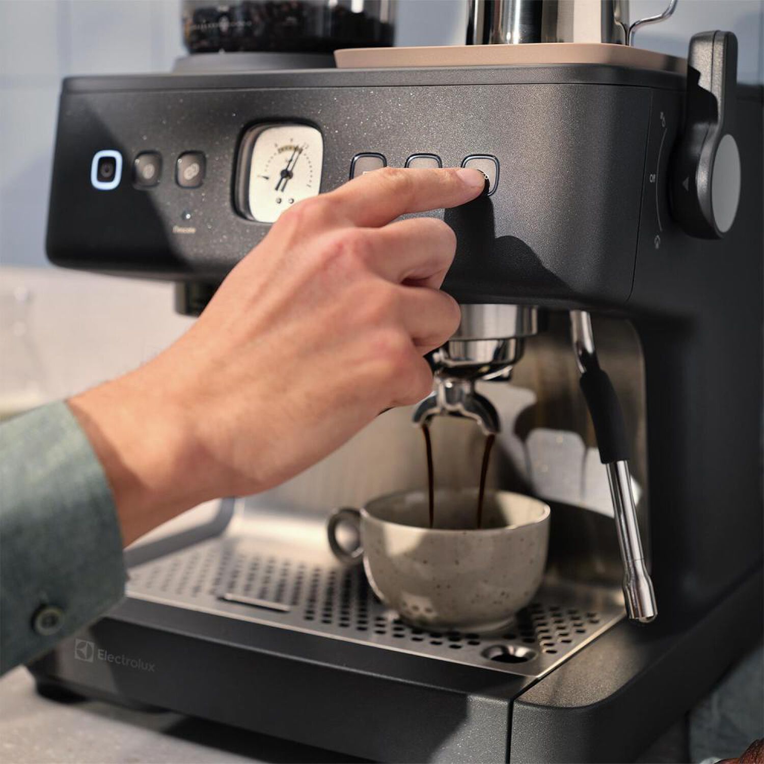 Cafetera Electrolux Ecm90 / 3 Litros / 2200 W image number 8.0