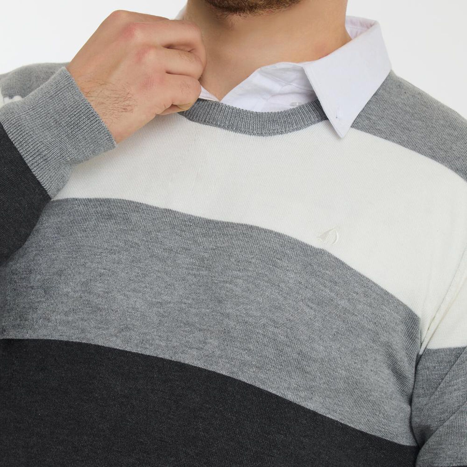 Sweater Rayas Regular Manga Larga Cuello Redondo Hombre Herald image number 4.0