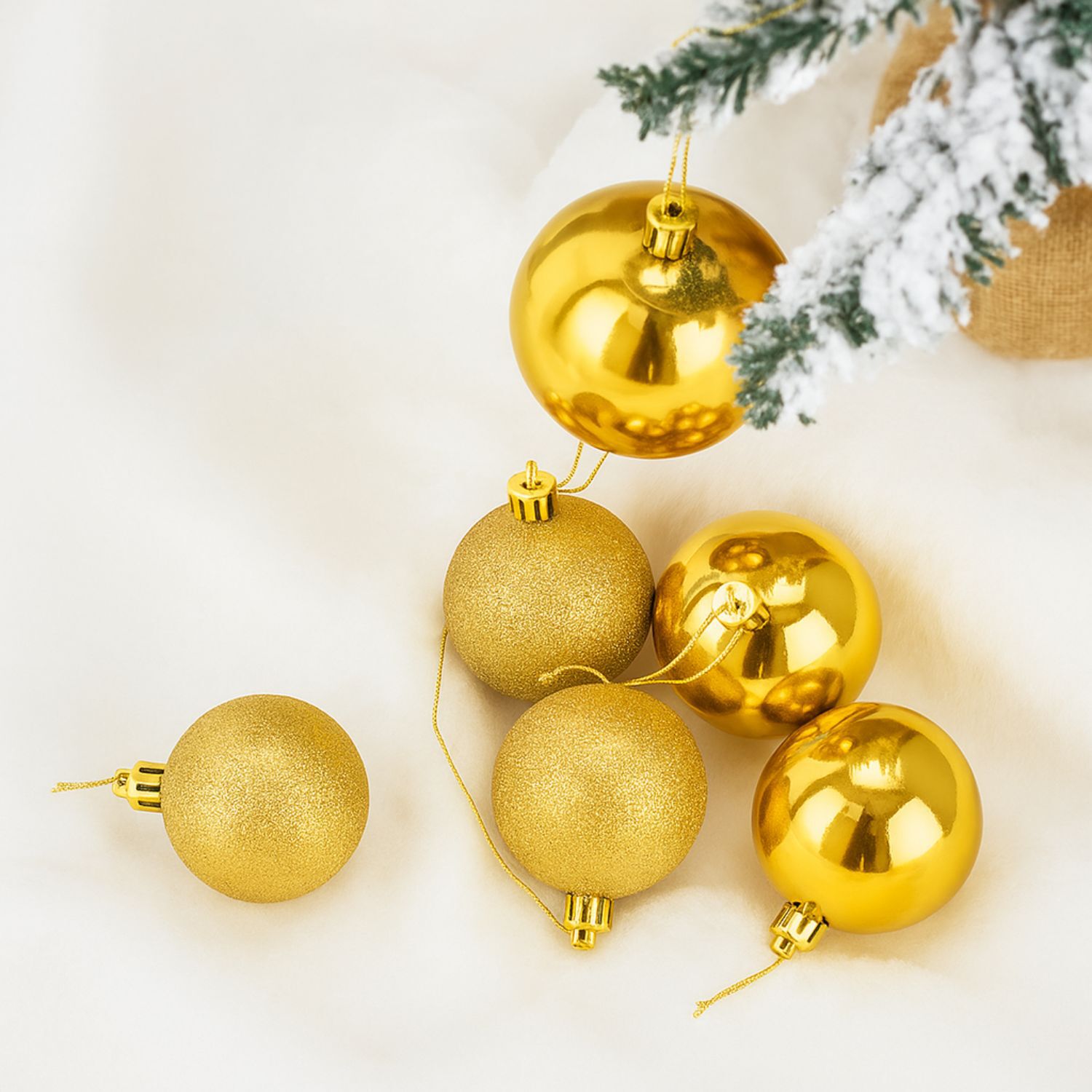 24 Esferas Navide&ntilde;as Bambalinas 8 Cm Dorado Decoracion image number 1.0