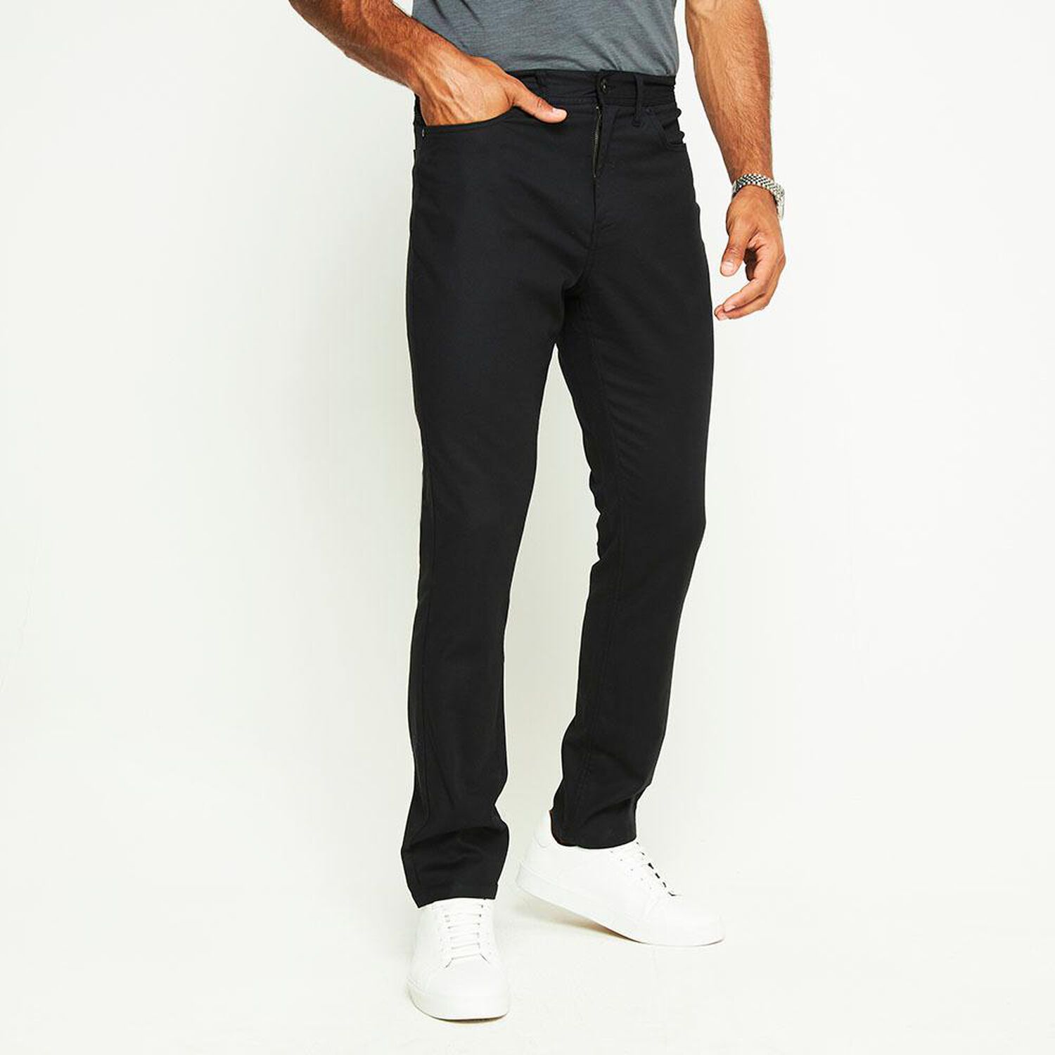 Pantal&oacute;n B&aacute;sico Tiro Medio Slim Hombre Az Black image number 0.0