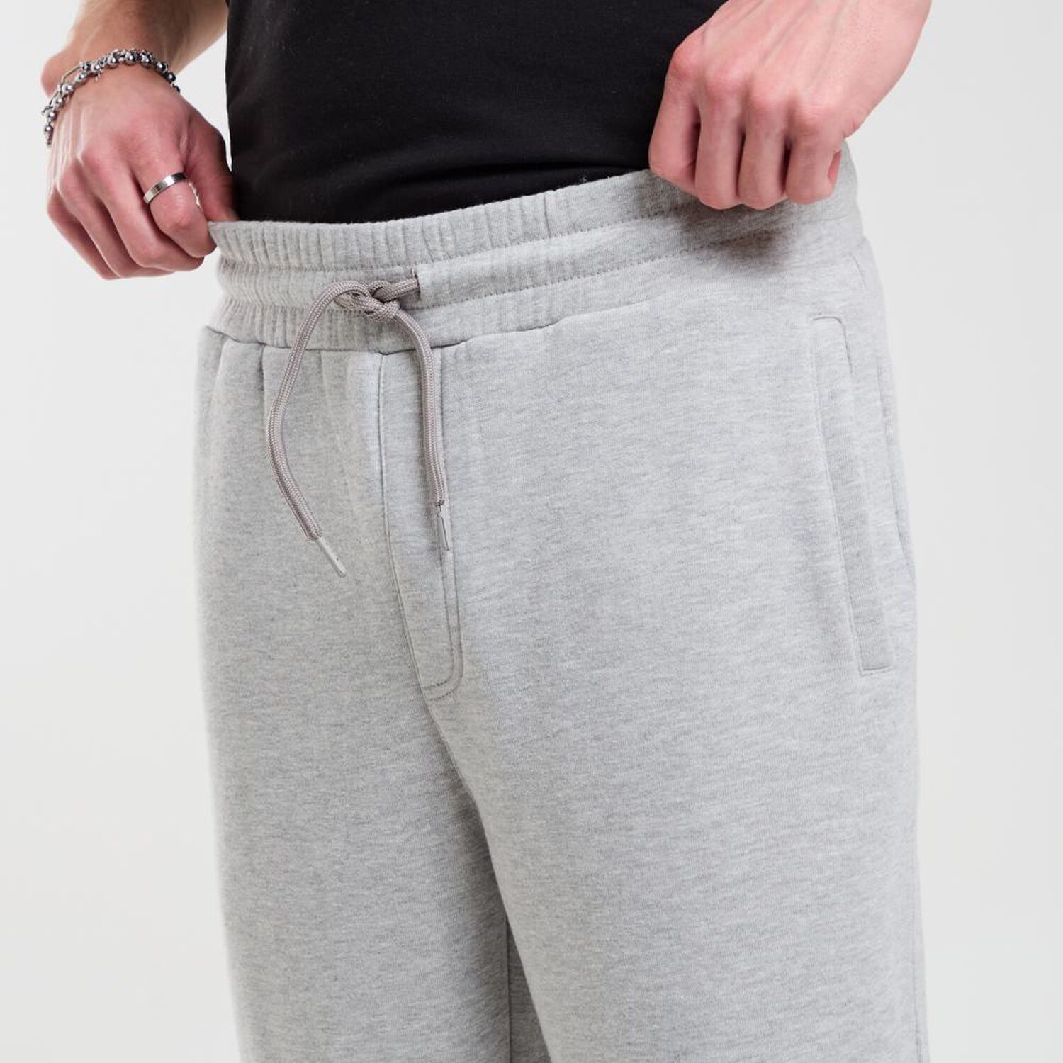 Pantal&oacute;n Liso Tiro Medio Slim Hombre Skuad image number 4.0
