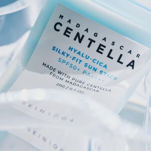 Madagascar Centella Hyalu-cica Silky-fit Sun Stick Spf50+ Pa++++ (skin1004) - 20gr Protector Solar En Barra Pieles Sensibles Con &Aacute;cido Hialur&oacute;nico Y 
