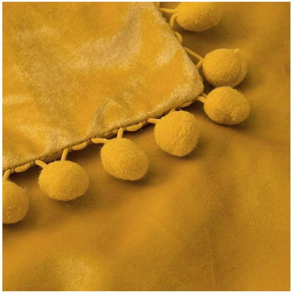 Pack De 02 Fundas De Coj&iacute;n De Terciopelo Con Pompon 45x45 Amarillo image number 3.0