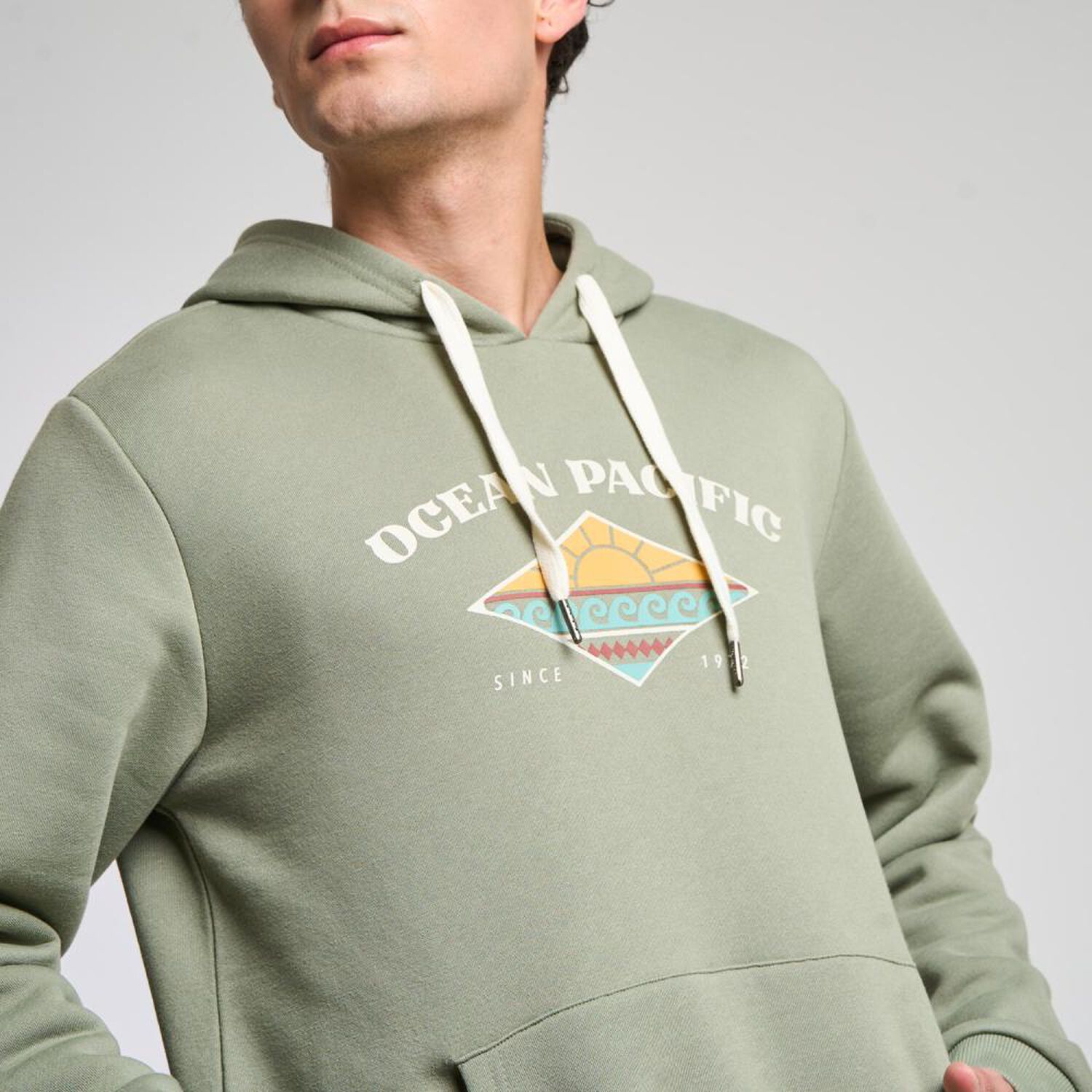 Poler&oacute;n Estampado Slim Cuello Alto Con Capucha Hombre Ocean Pacific image number 4.0