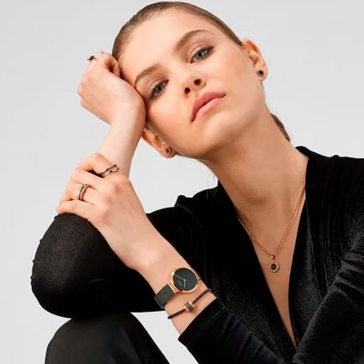 Aros Bering Negro Mujer image number 1.0