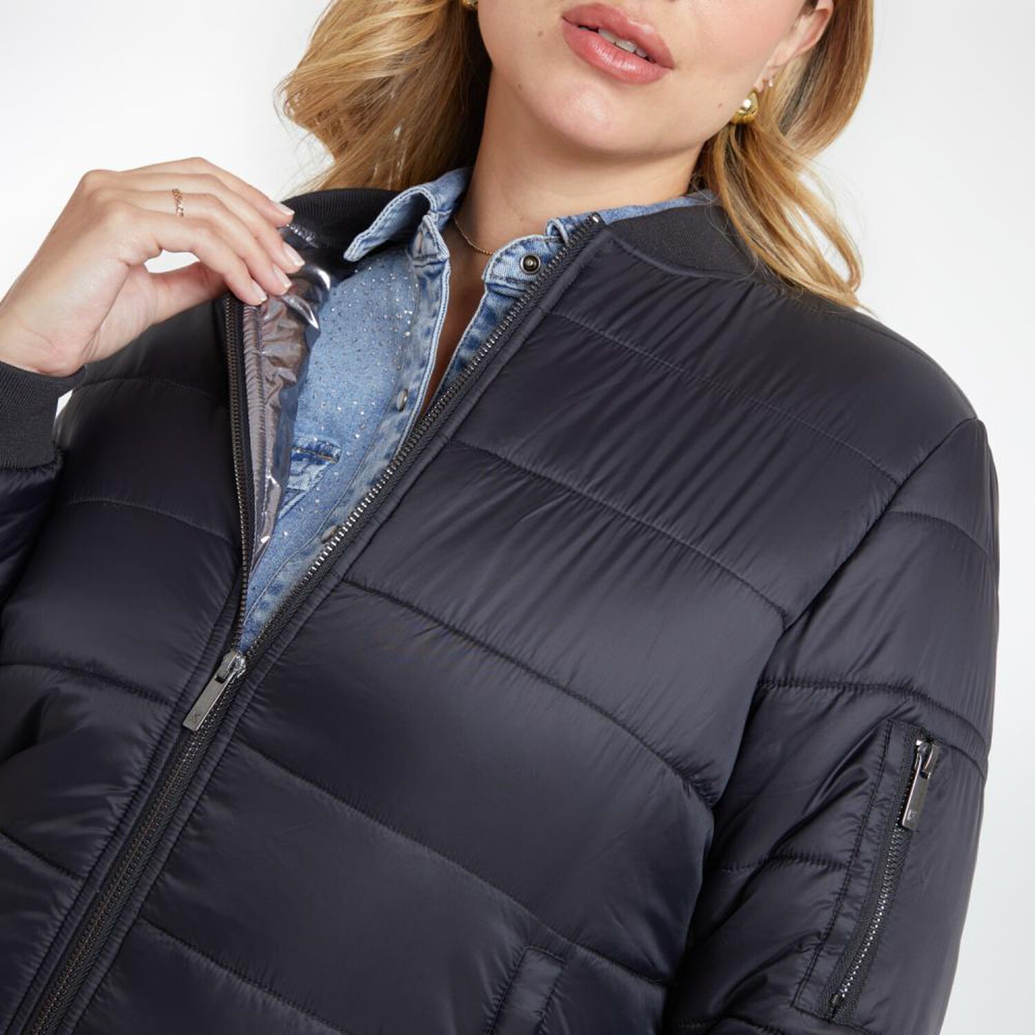 Parka Regular Forro Metalico Cuello V Mujer Kimera image number 4.0