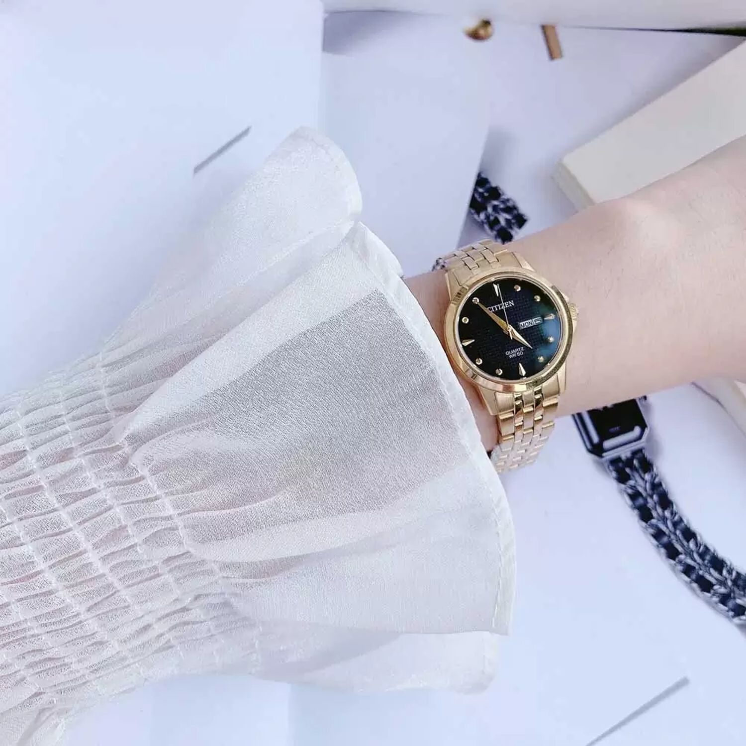 Reloj Citizen Mujer Eq0603-59f Classic Quartz image number 5.0