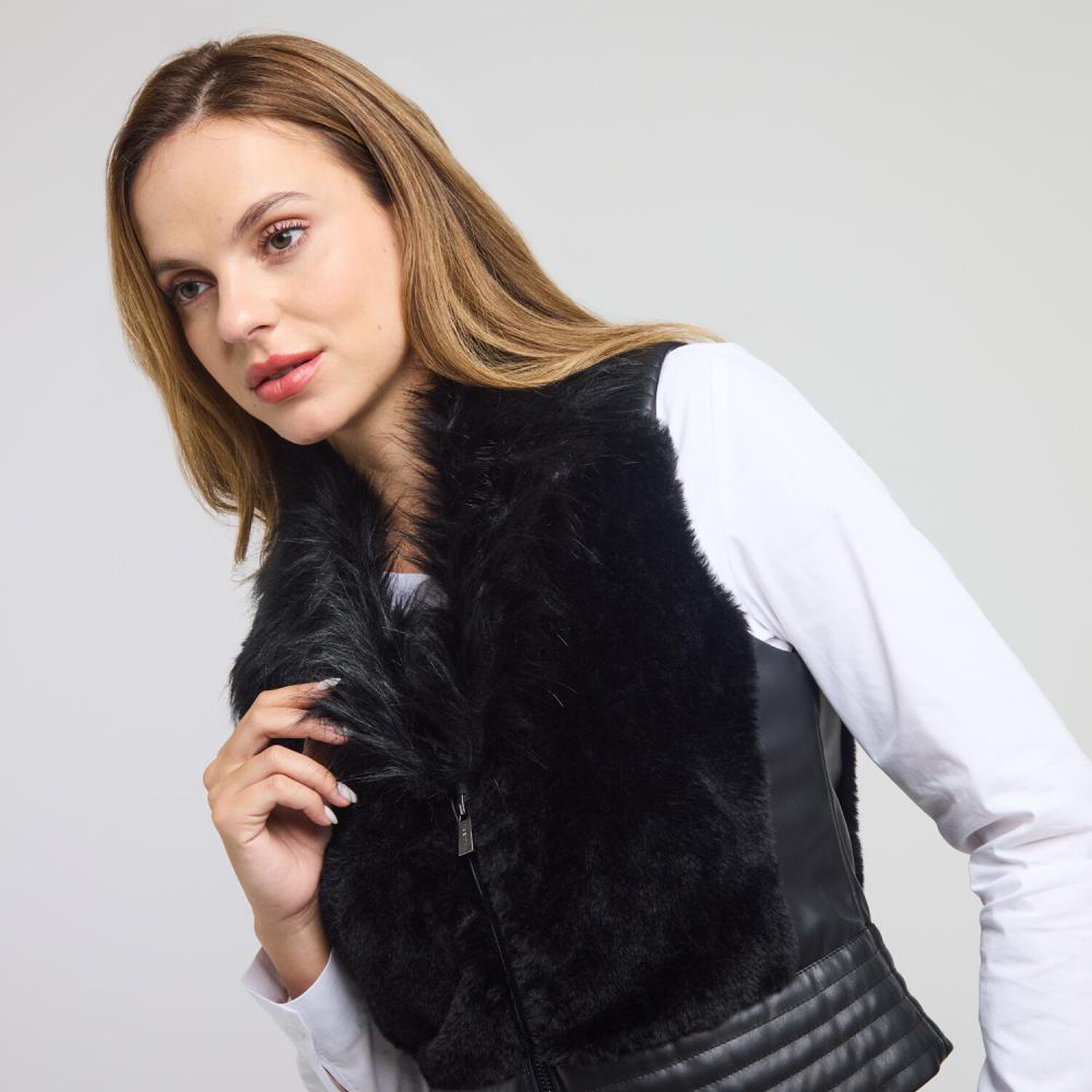 Chaqueta Ecocuero Sin Mangas Cuello Solapa Mujer Kimera image number 4.0