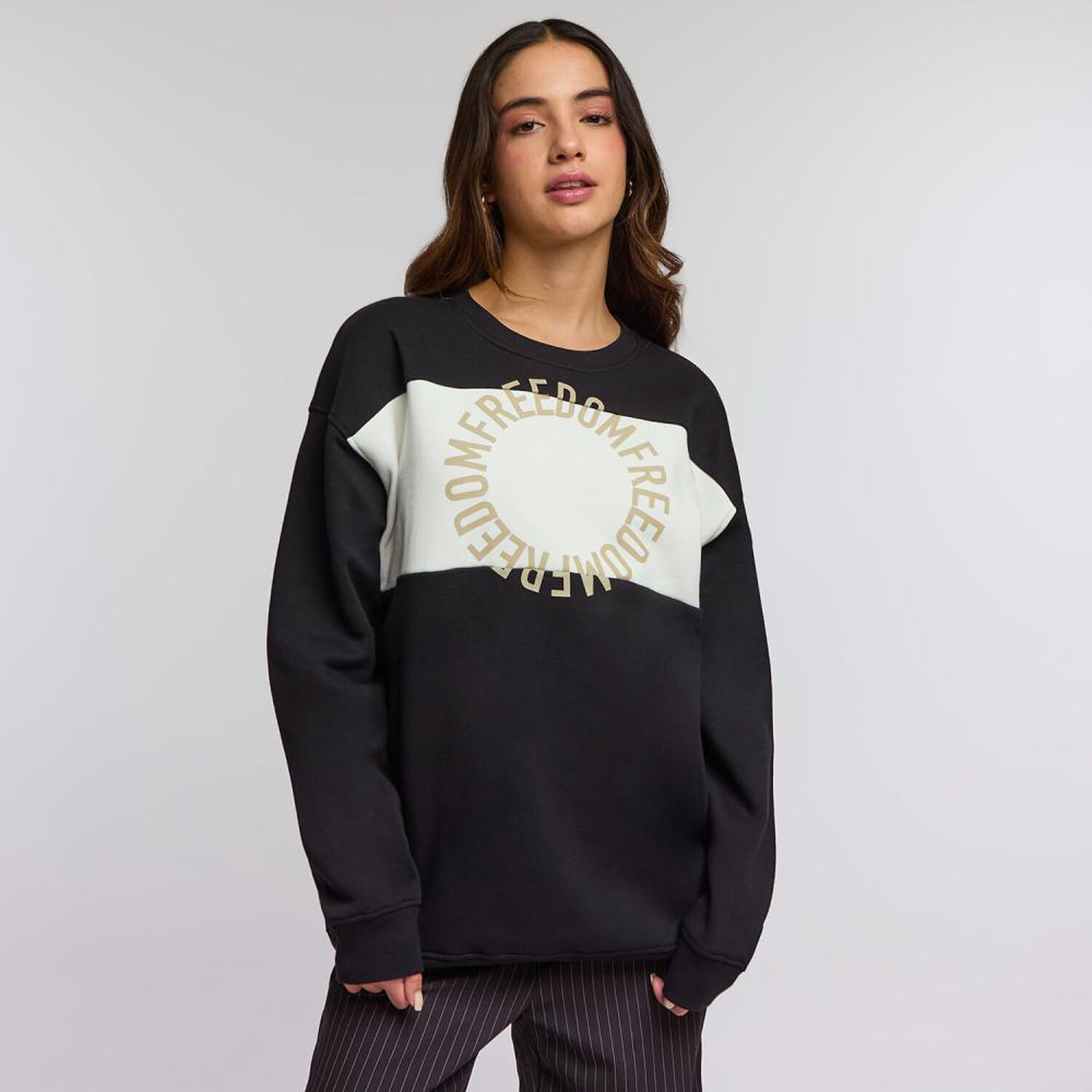 Poler&oacute;n Oversize Cuello Redondo Mujer Freedom image number 2.0