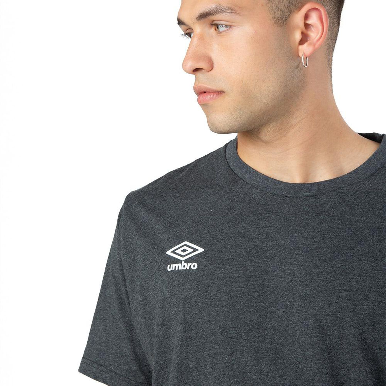 Polera Deportiva Hombre Umbro Essentials Small Logo image number 1.0