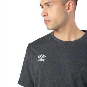 Polera Deportiva Hombre Umbro Essentials Small Logo